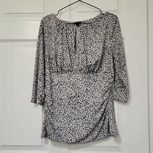 Ann Taylor Black and White 3/4 Sleeve Scoop Neck Top